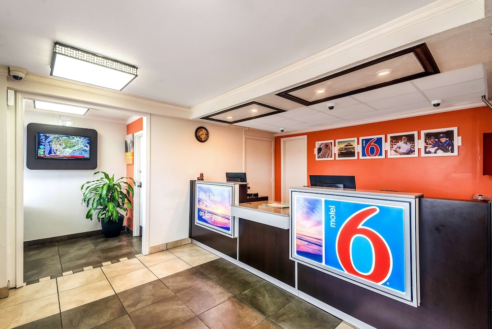 Motel6 Anniston, AL 8/39