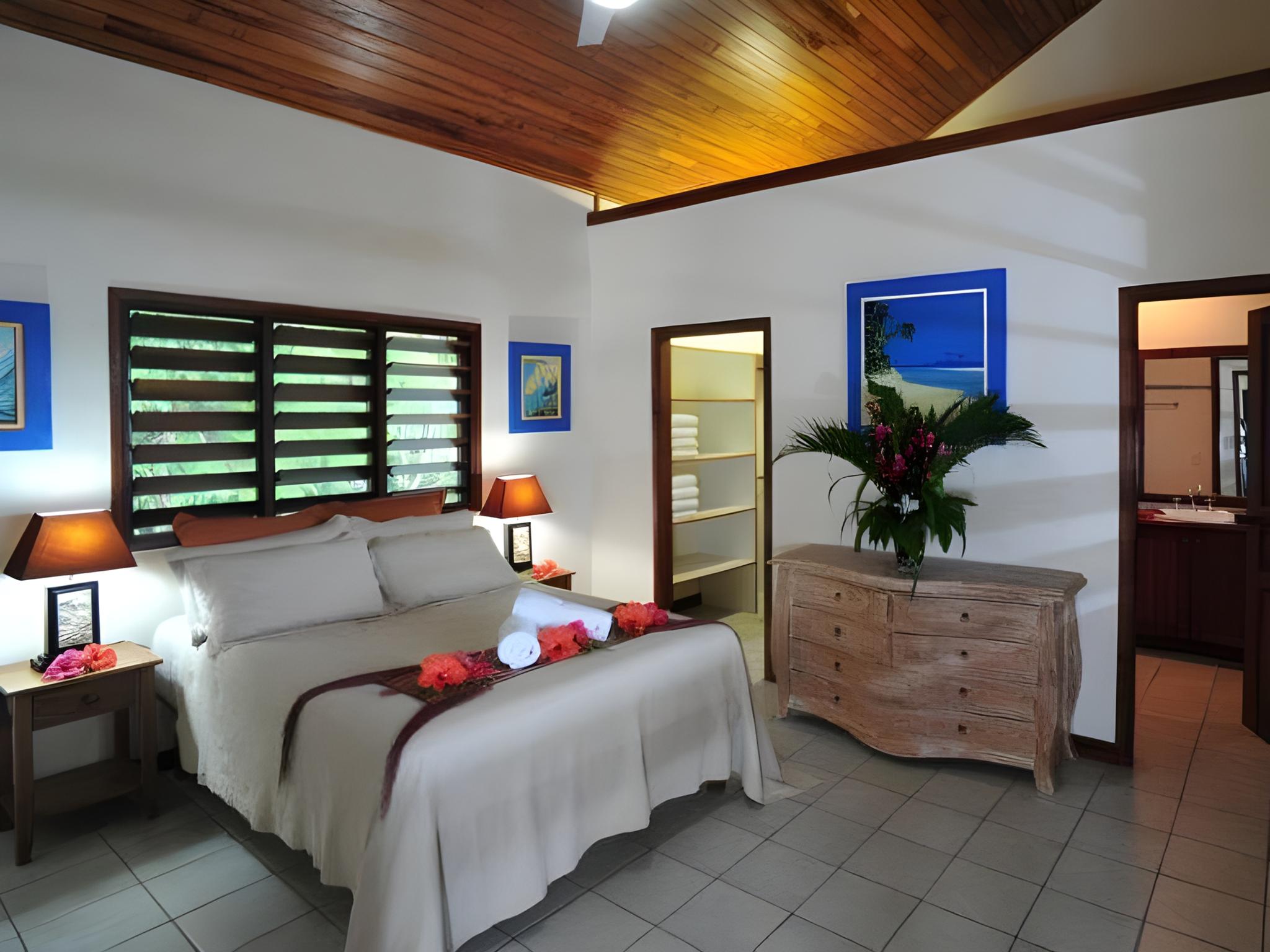 2 BEDROOMS, SUITE