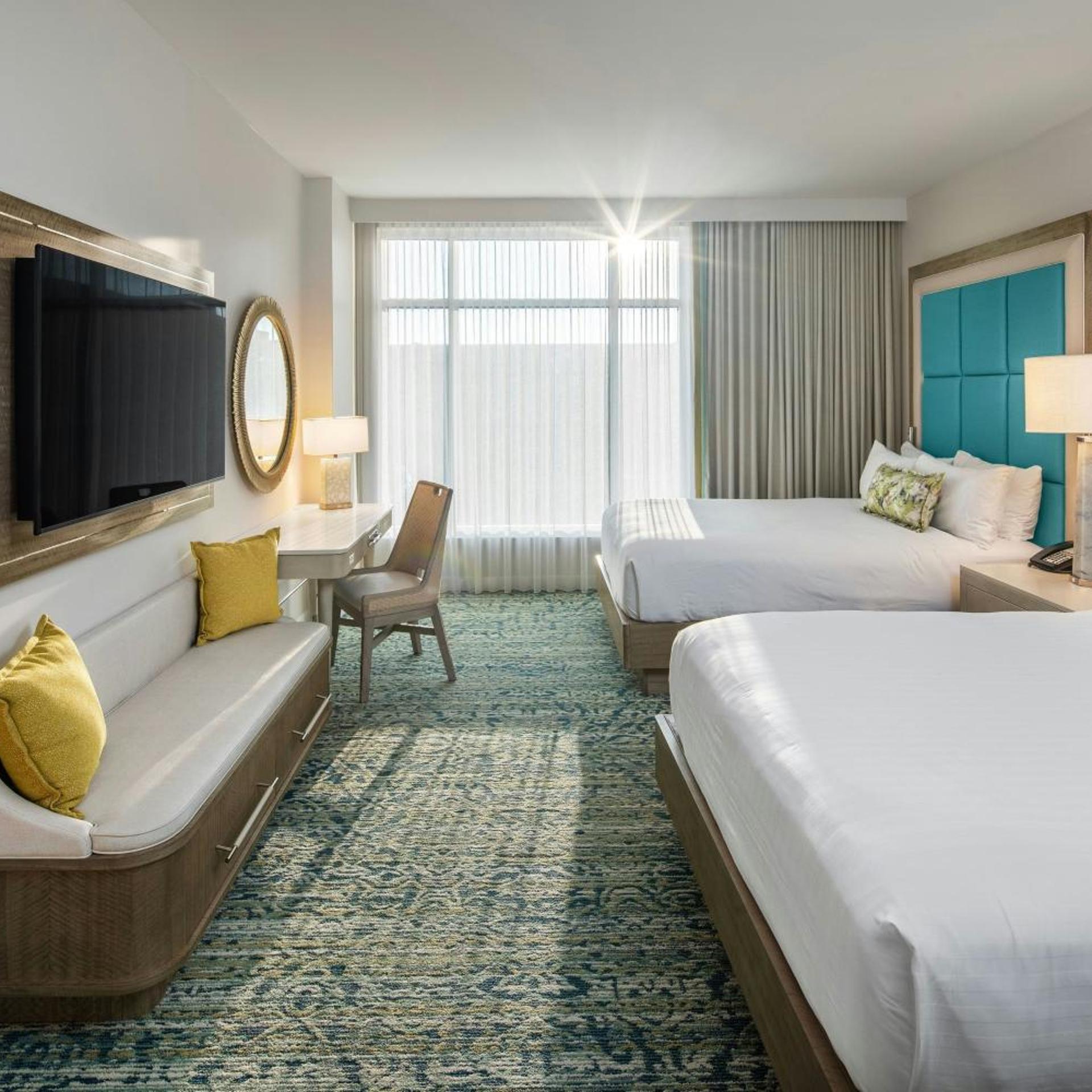 Guest Room, 2 Queen Beds, Water Park View, Gulf Coast Tower, Accessible، Gaylord Palms Resort & Convention Center 4/10