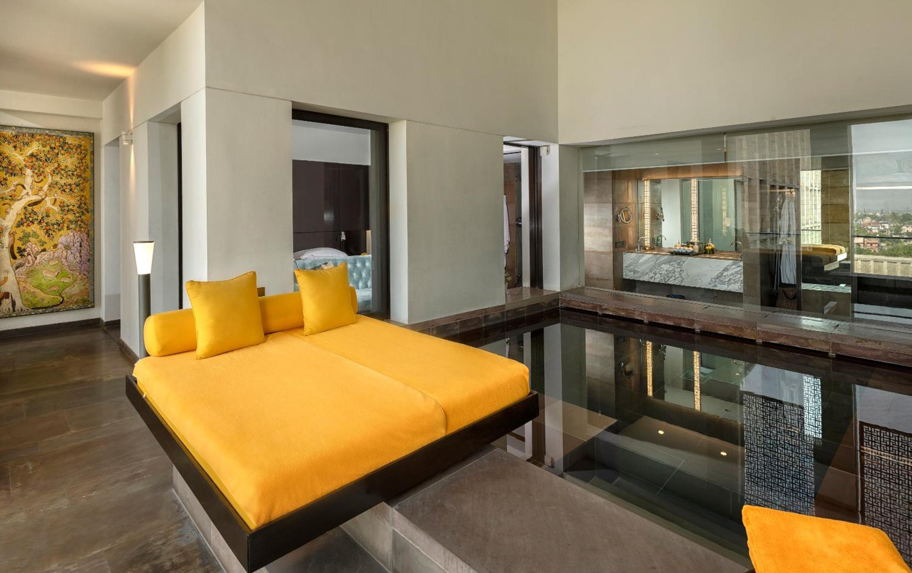 Deluxe, Plunge Pool