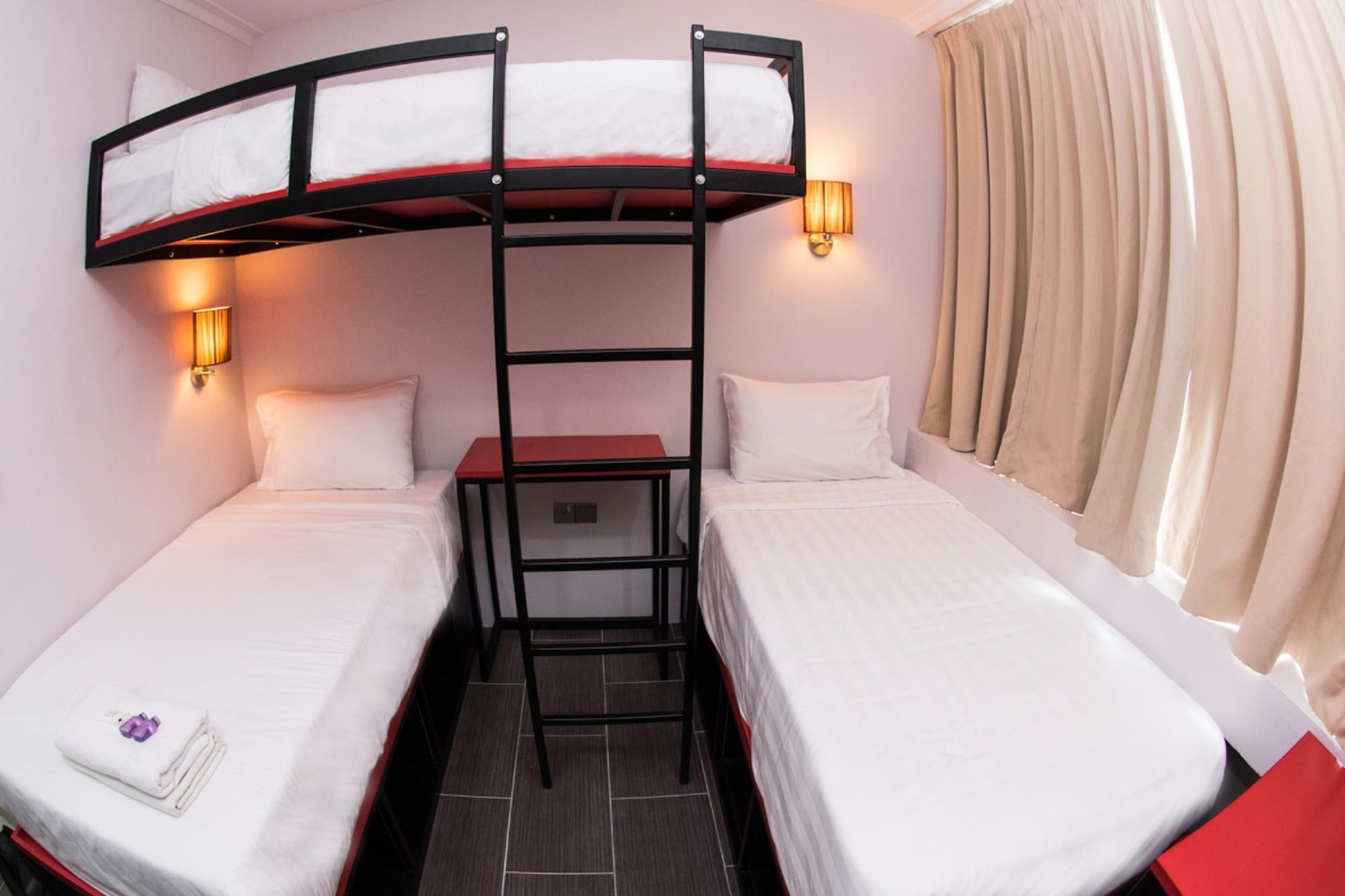 غرفة ثلاثية بسرير بطابقين وسرير فردي، Tune Hotel Waterfront Kuching 3/9