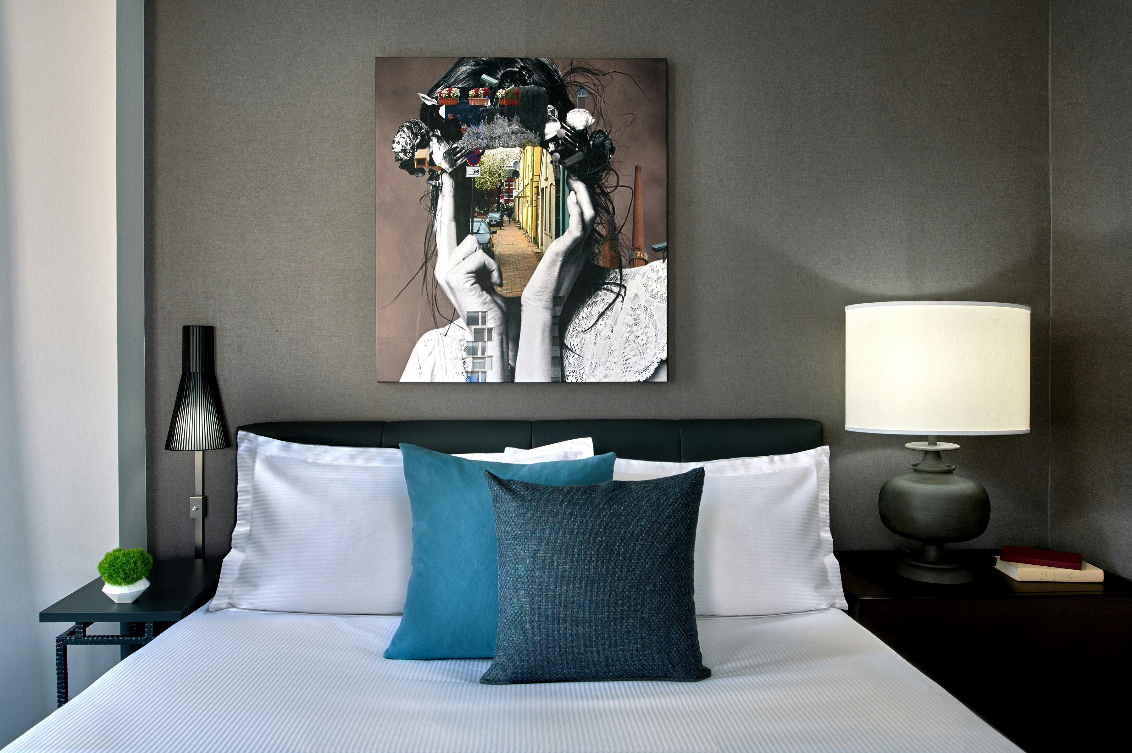 JUNIOR SUITE, KING BED, CITY VIEW, CORNER