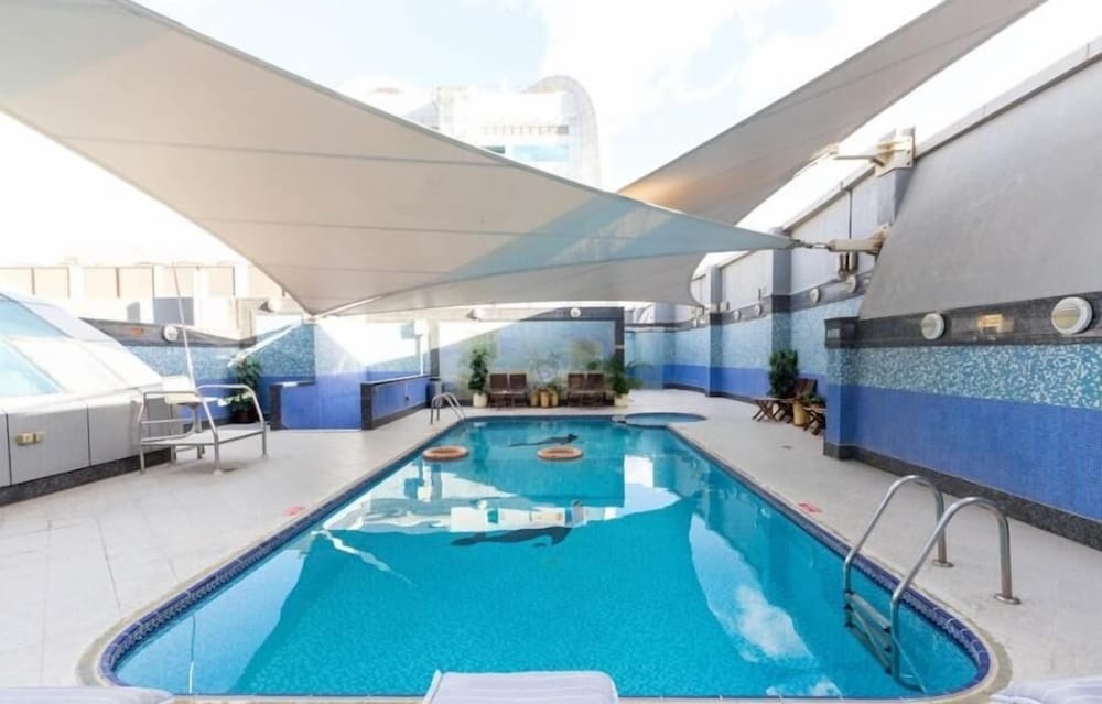 swimming pool spa