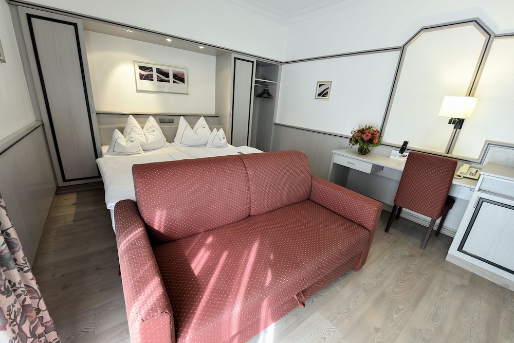 HOTEL COELLNER HOF 17/24