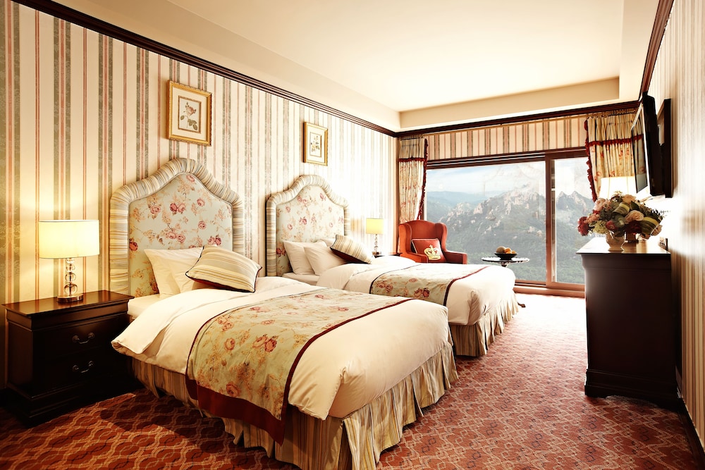 Kensington Hotel Seorak 33/77