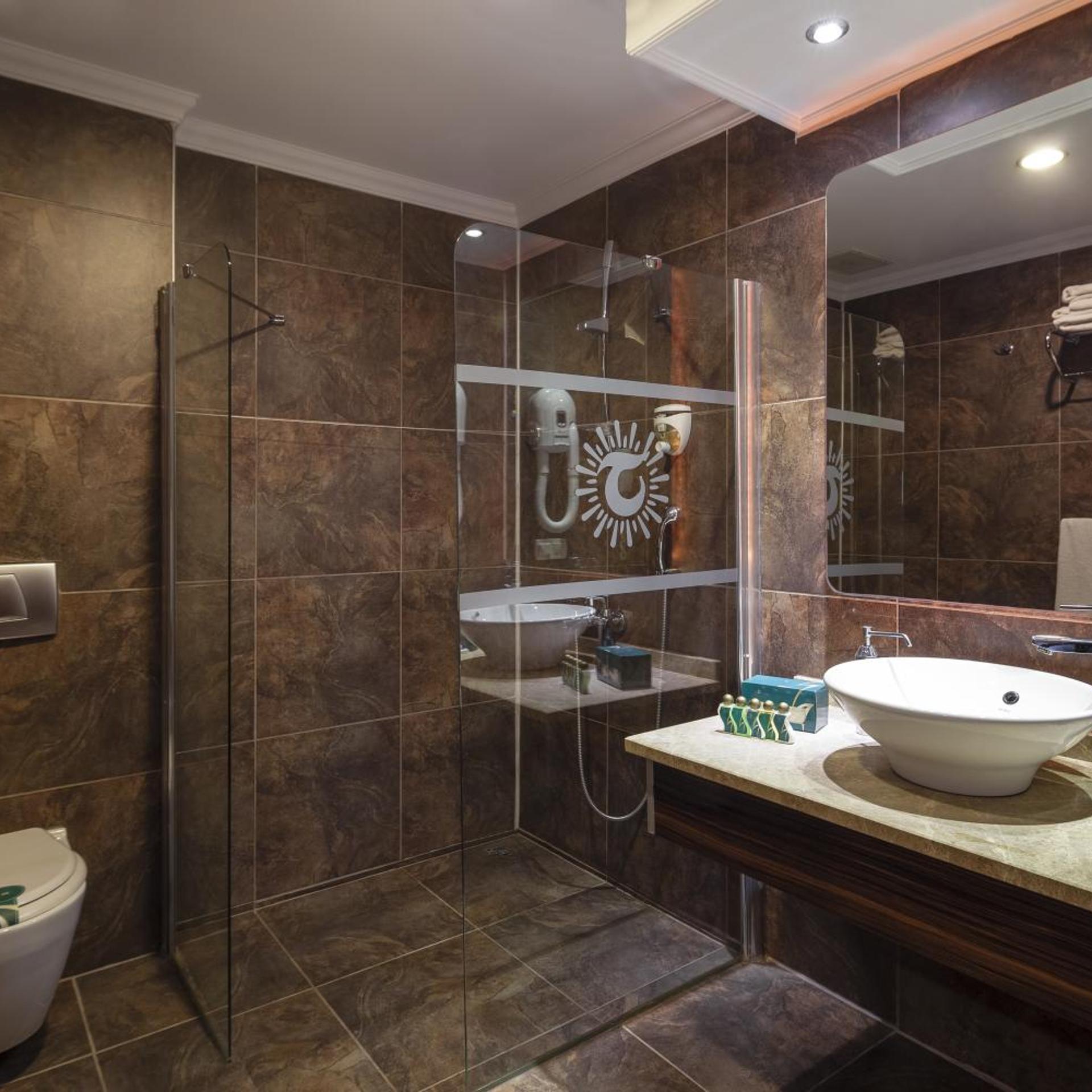غرفة قياسية بسريرين منفصلين بإطلالة على البحر، Club Hotel Turan Prince World 5/5