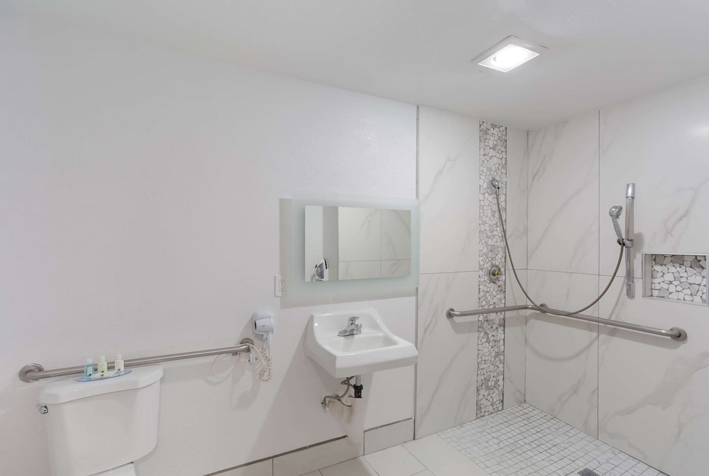Quality Inn Redding Near I-5 34/51