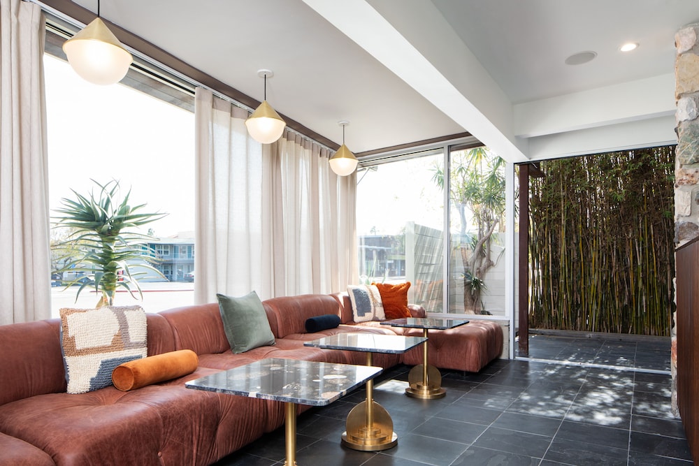 The Pearl Hotel 48/64