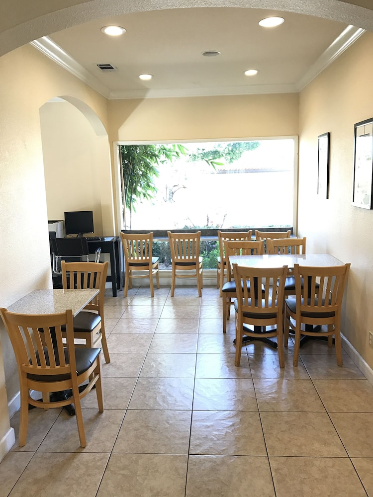 Inn at San Luis Obispo 40/57