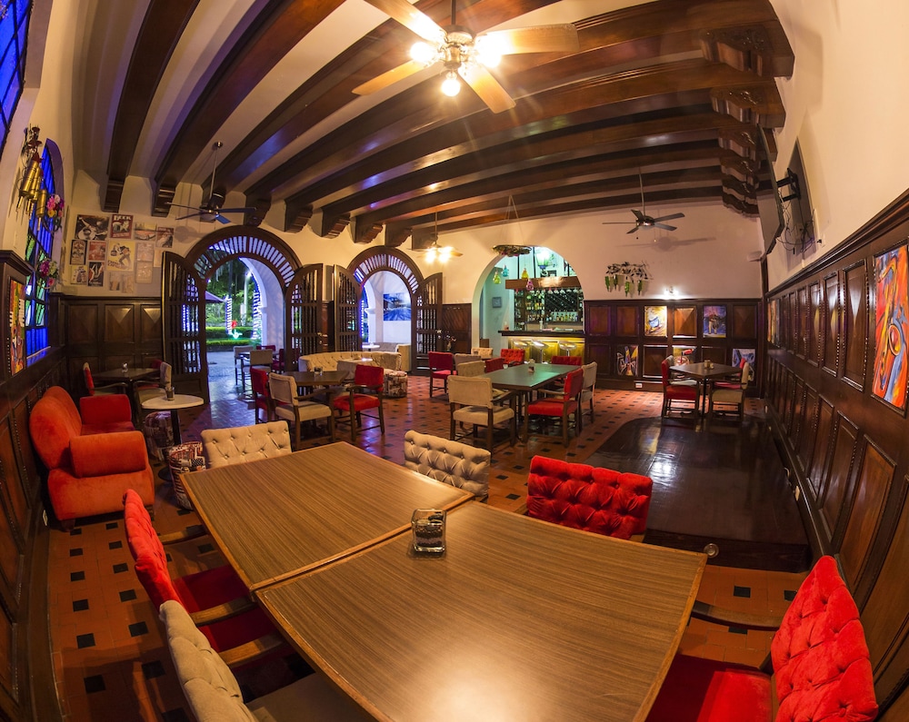 Hotel Guadalajara Buga 36/40