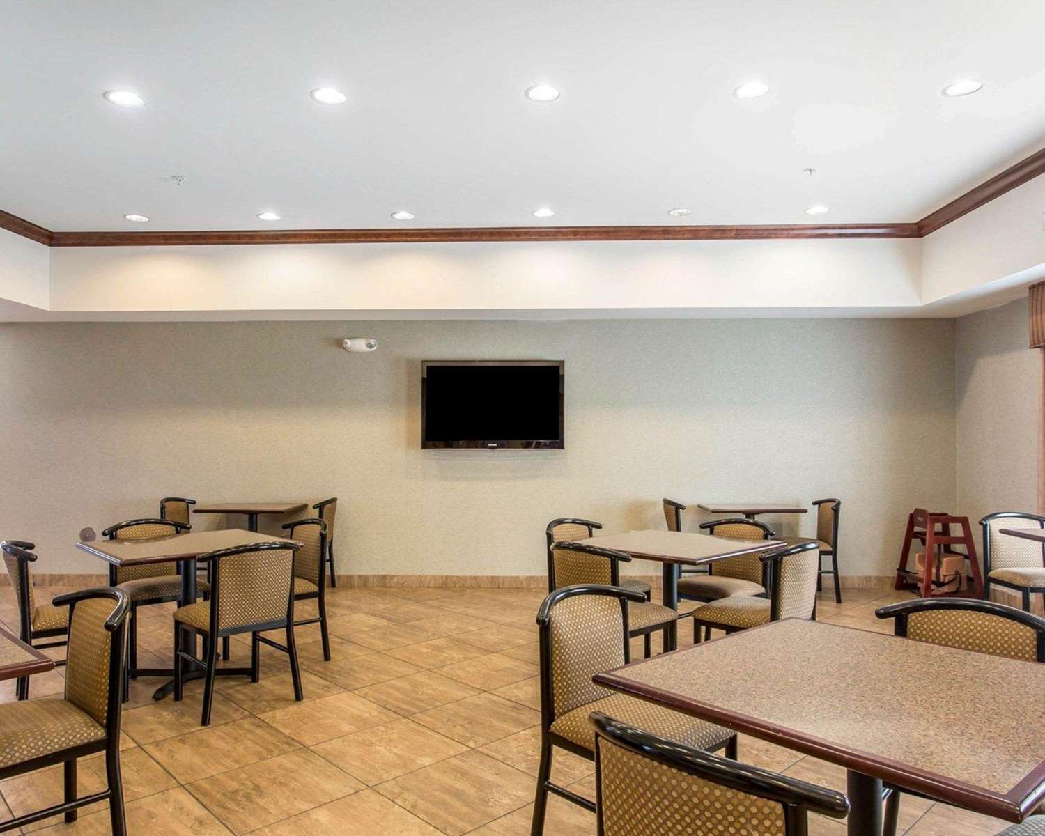 Comfort Inn & Suites Madisonville KY 28/33