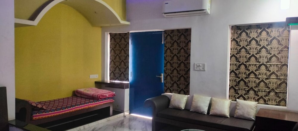 Rahul Guest House 33/50