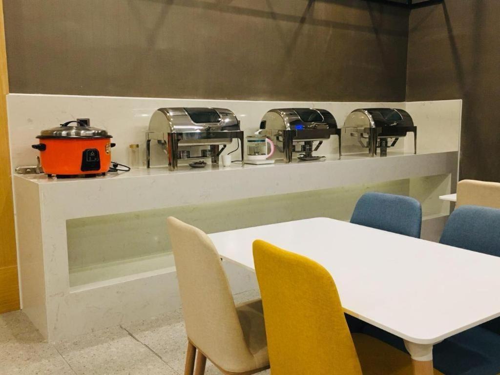 IU Hotels Wuhan Jianghan Road Metro Station 41/50