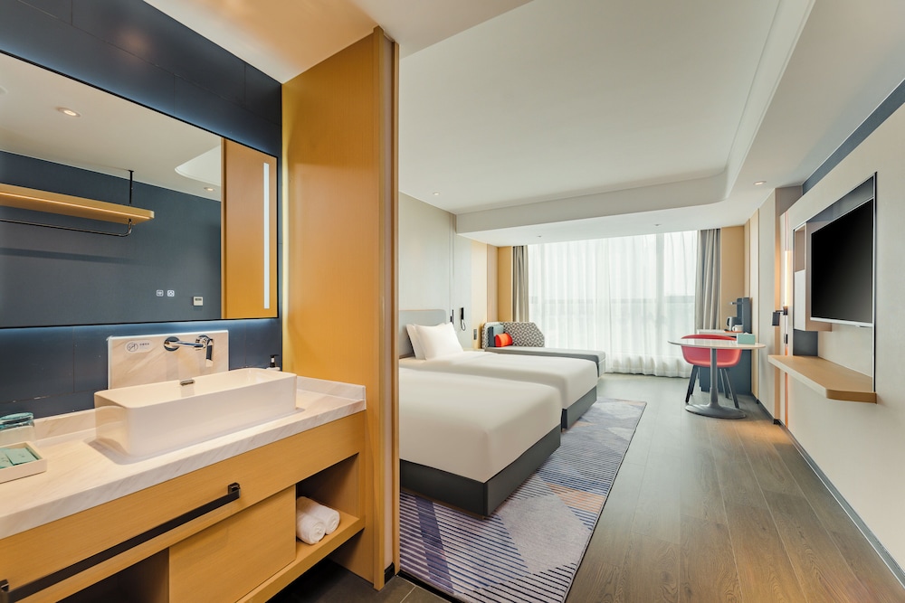 Hollywood, Standard, Twin Beds, Extra Floor Space