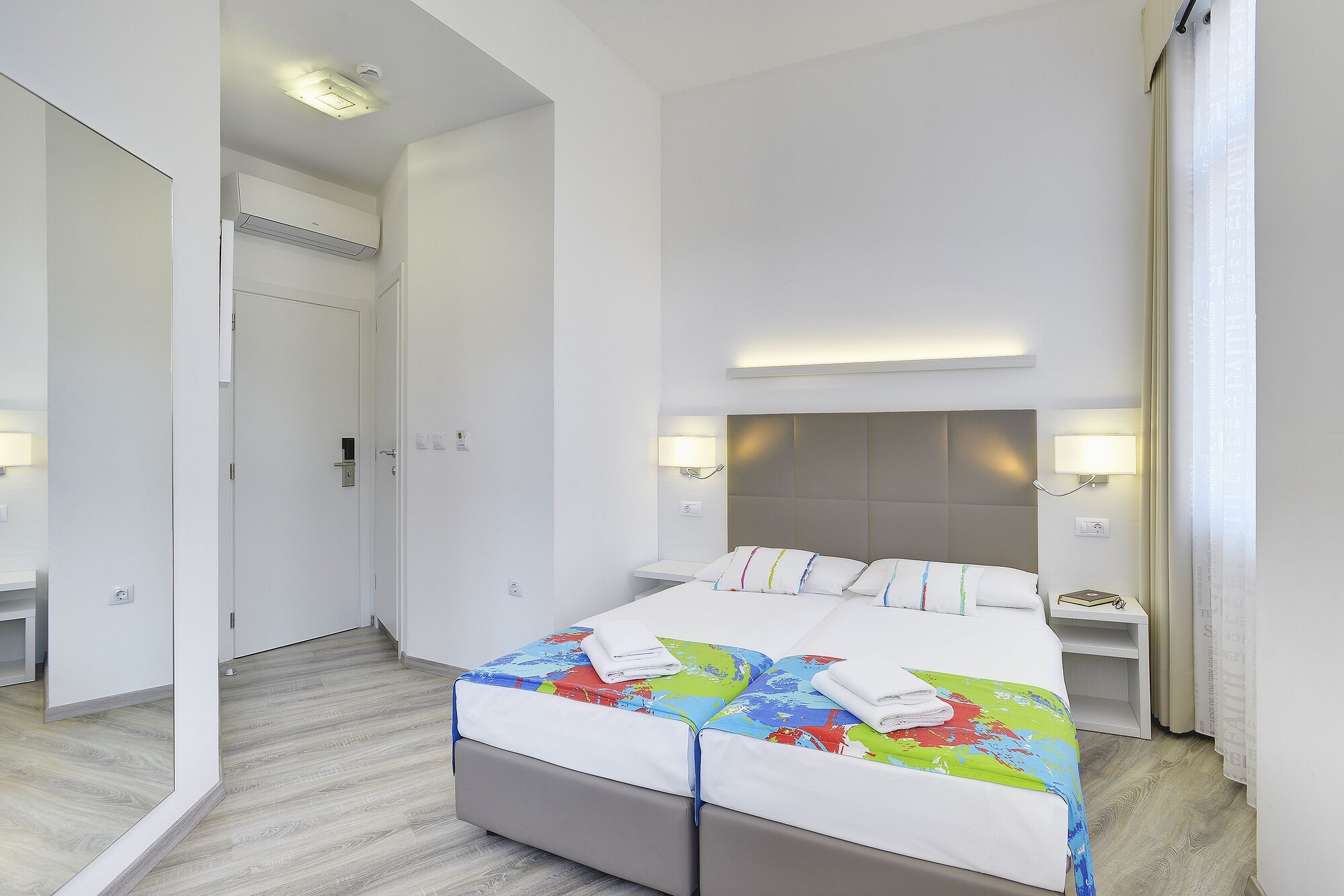 DELUXE, DOUBLE BED