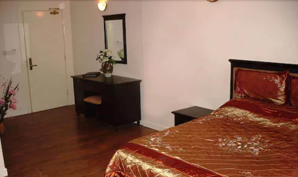 DeSalis Hotel London Stansted 12/20