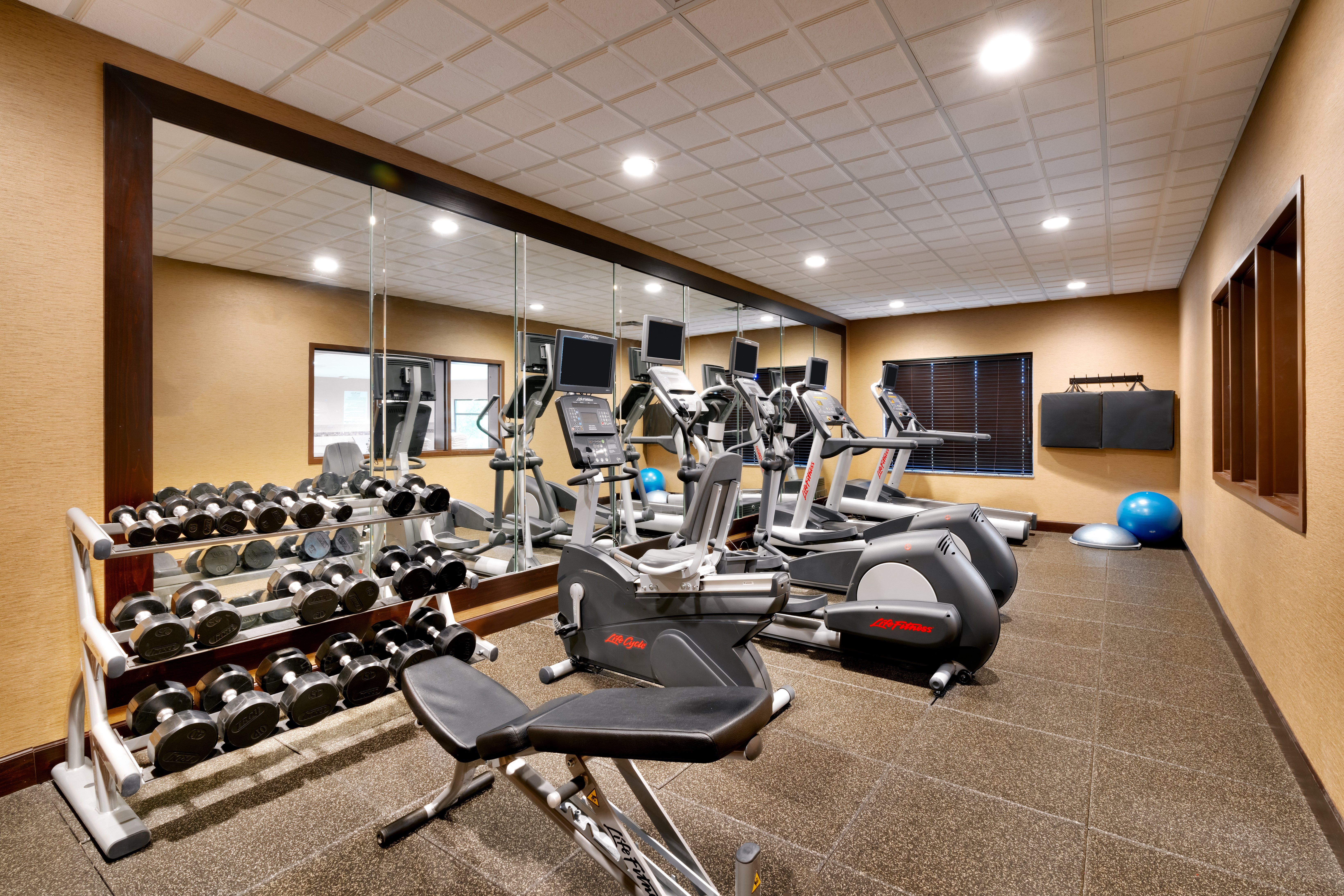 Holiday Inn Express Hotel And Suites Butte 24/46
