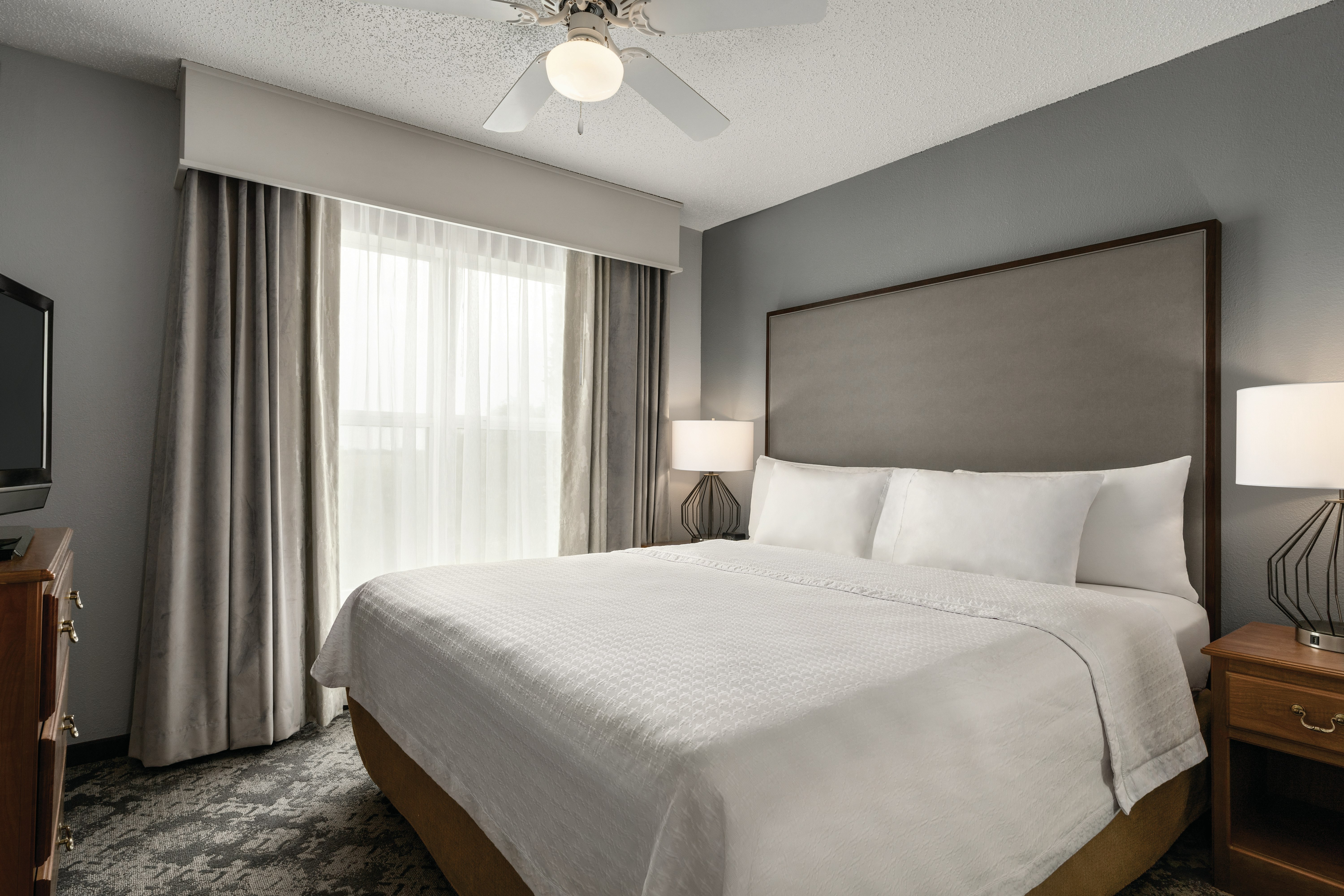 1 BEDROOM, SUITE, KING BED