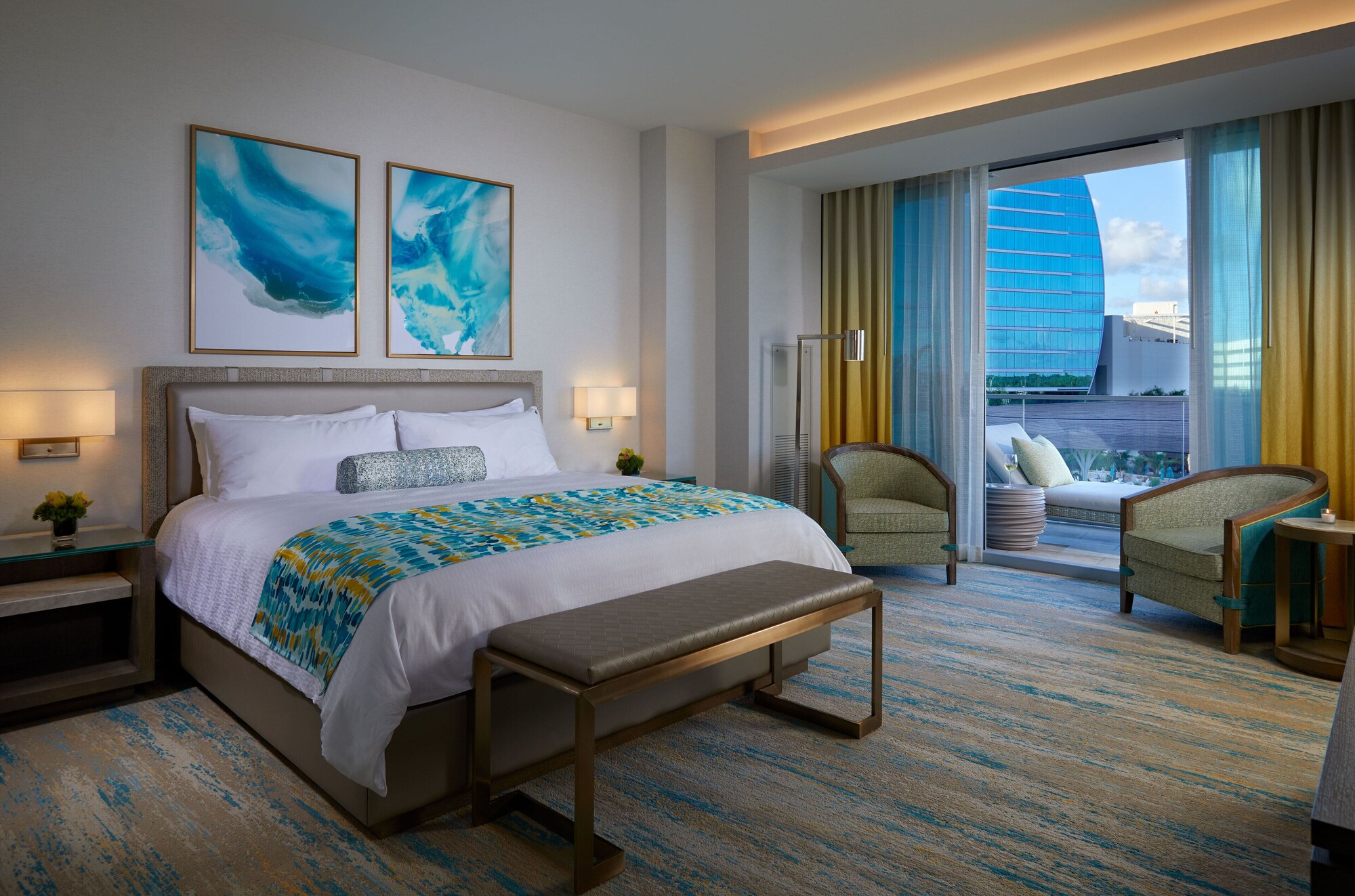 PLATINUM, SUITE, KING BED, BALCONY