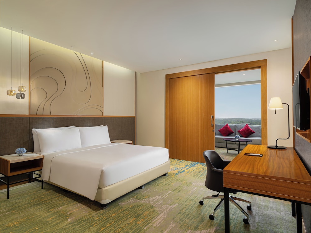 1 Bedroom, Suite, King Bed, City View