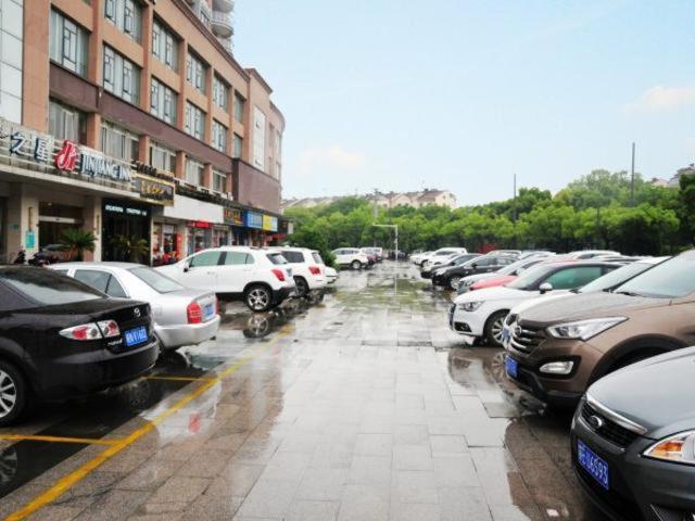 Jinjiang Inn (Wujiang Zhongshan North Road Pedestrian Street) 44/52