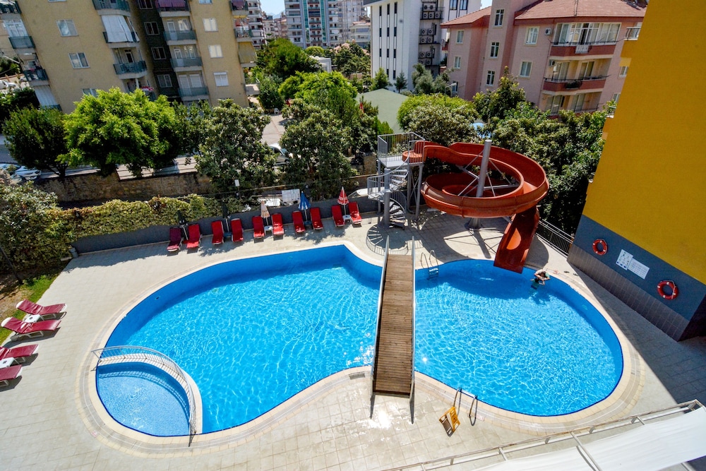 Rose Garden Aparthotel 60/71