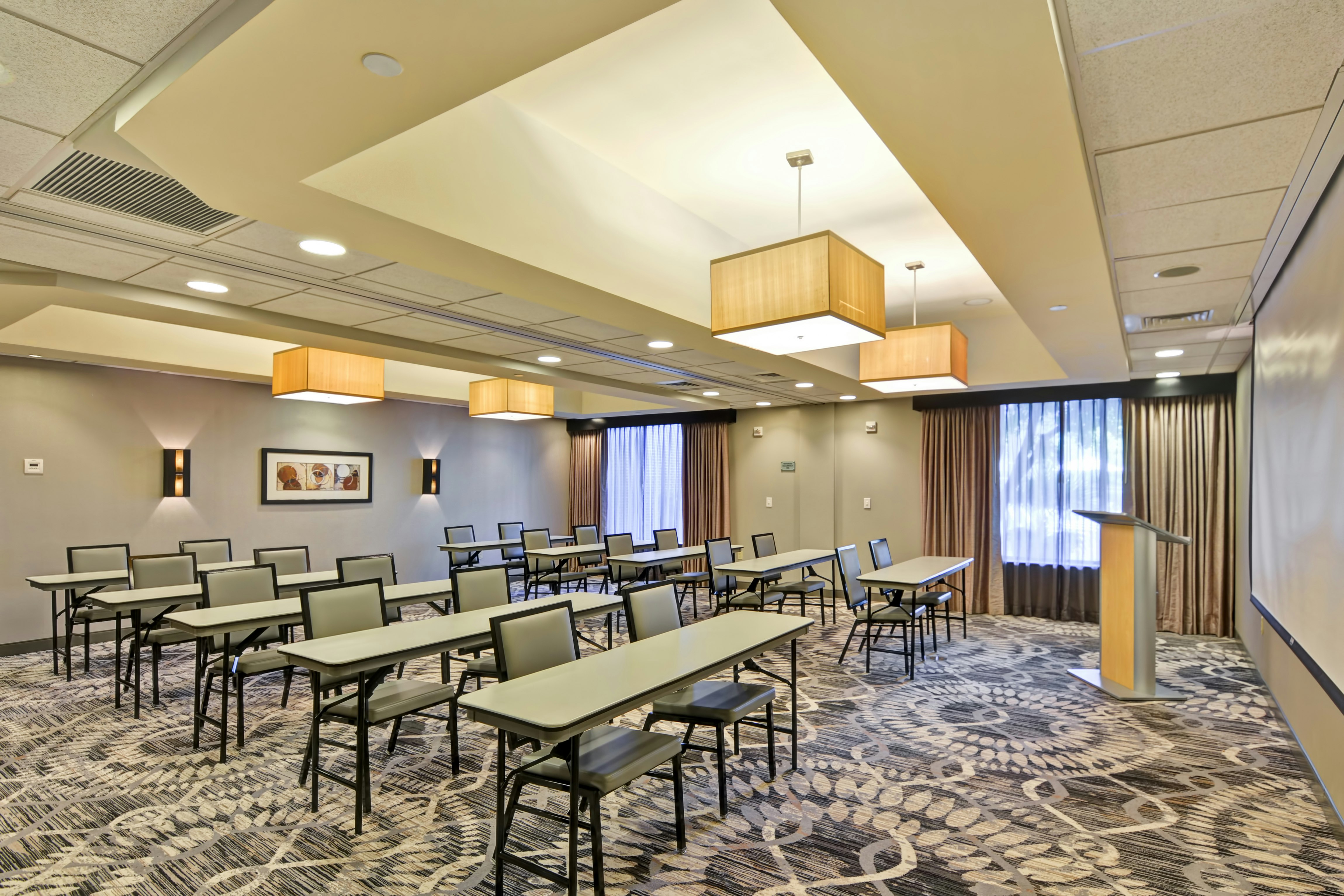 Doubletree By Hilton Baton Rouge 33/44