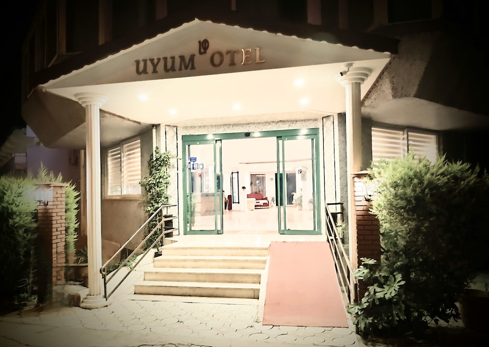 Uyum Hotel 3/24