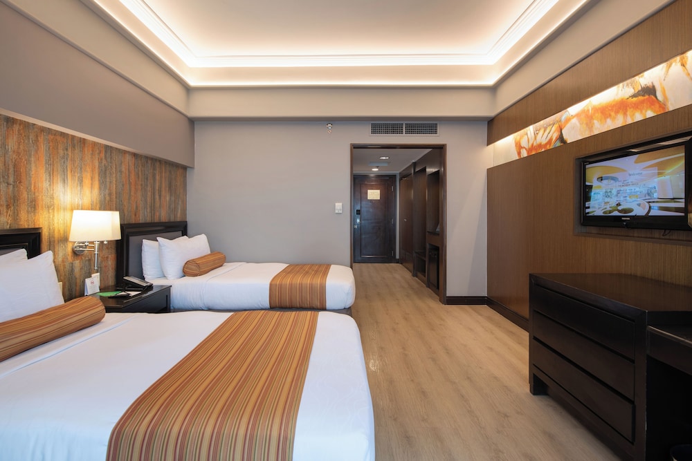DELUXE, KING BED