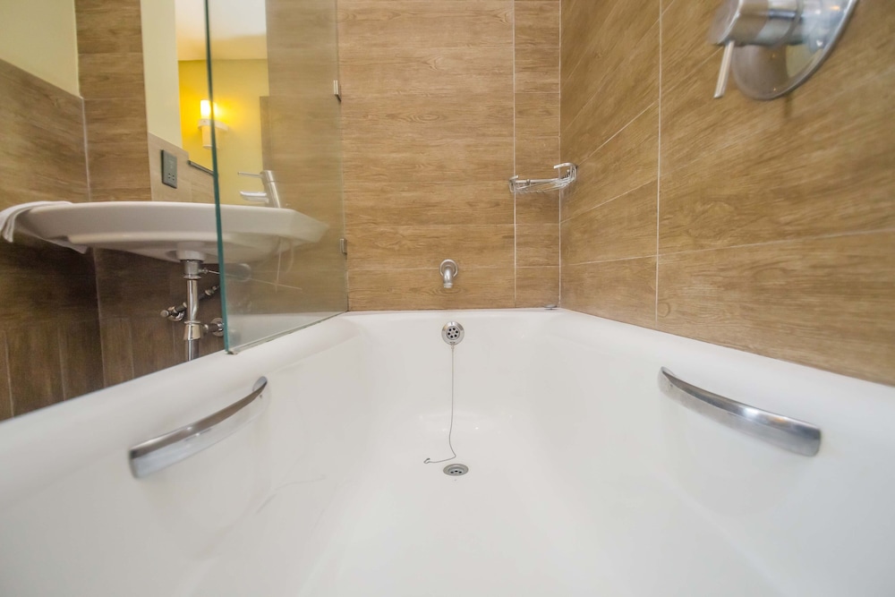 Taarifa Suites 48/50