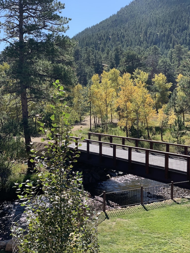 The Landing at Estes Park - Riverside Retreat 70/77