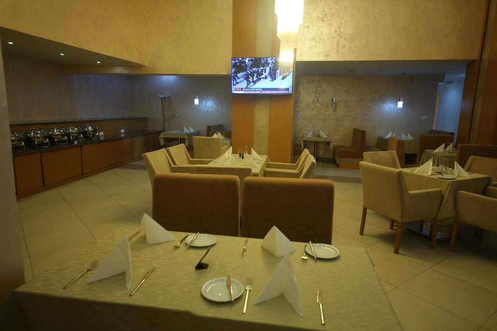 Momona Hotel 53/64