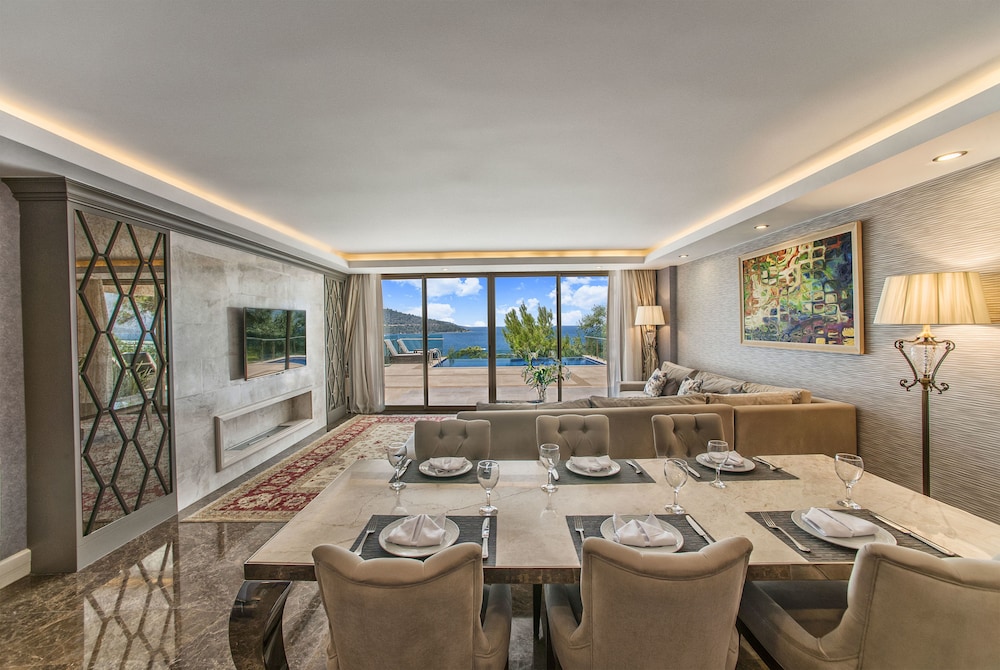 Vogue Hotel Supreme Bodrum 79/98