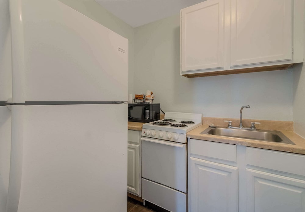 Econo Lodge Inn & Suites Fulton Rockport 41/41