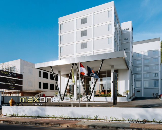 MaxOne Batam 21/22