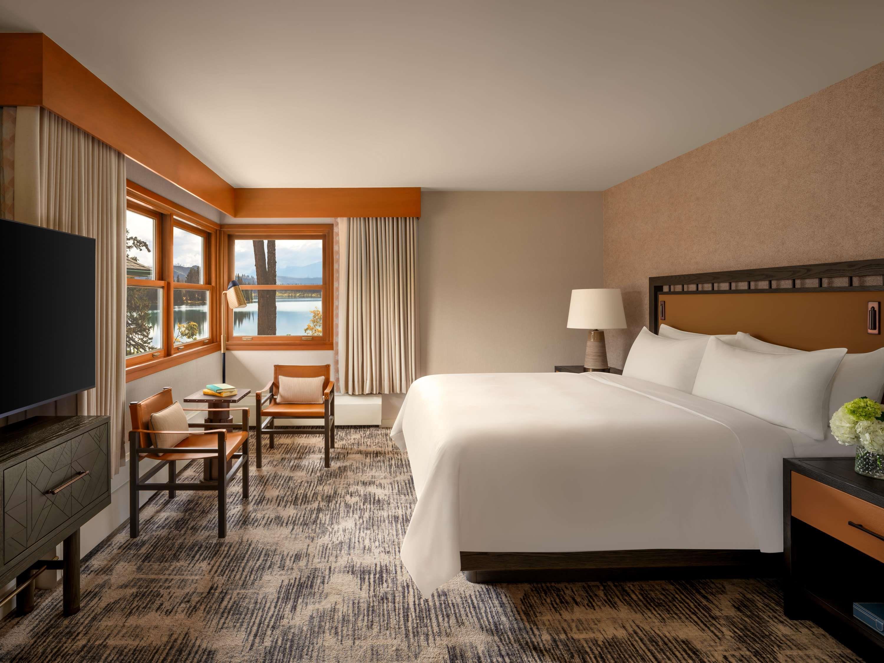 1 Bedroom, Renovated, Suite, King Bed, Lake View