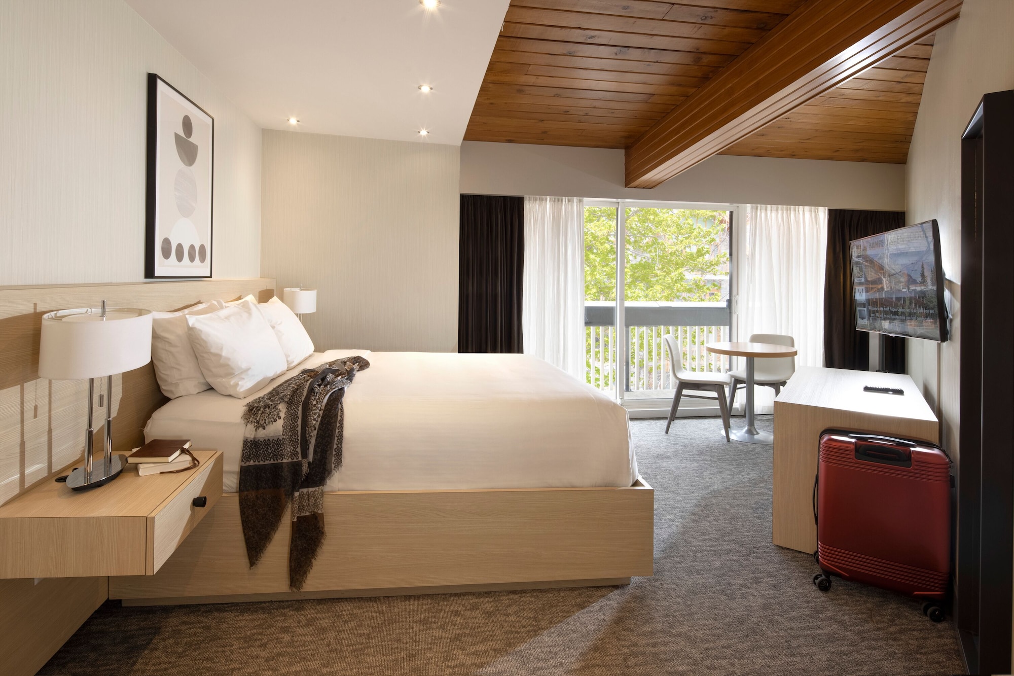 SUPERIOR, QUEEN BED