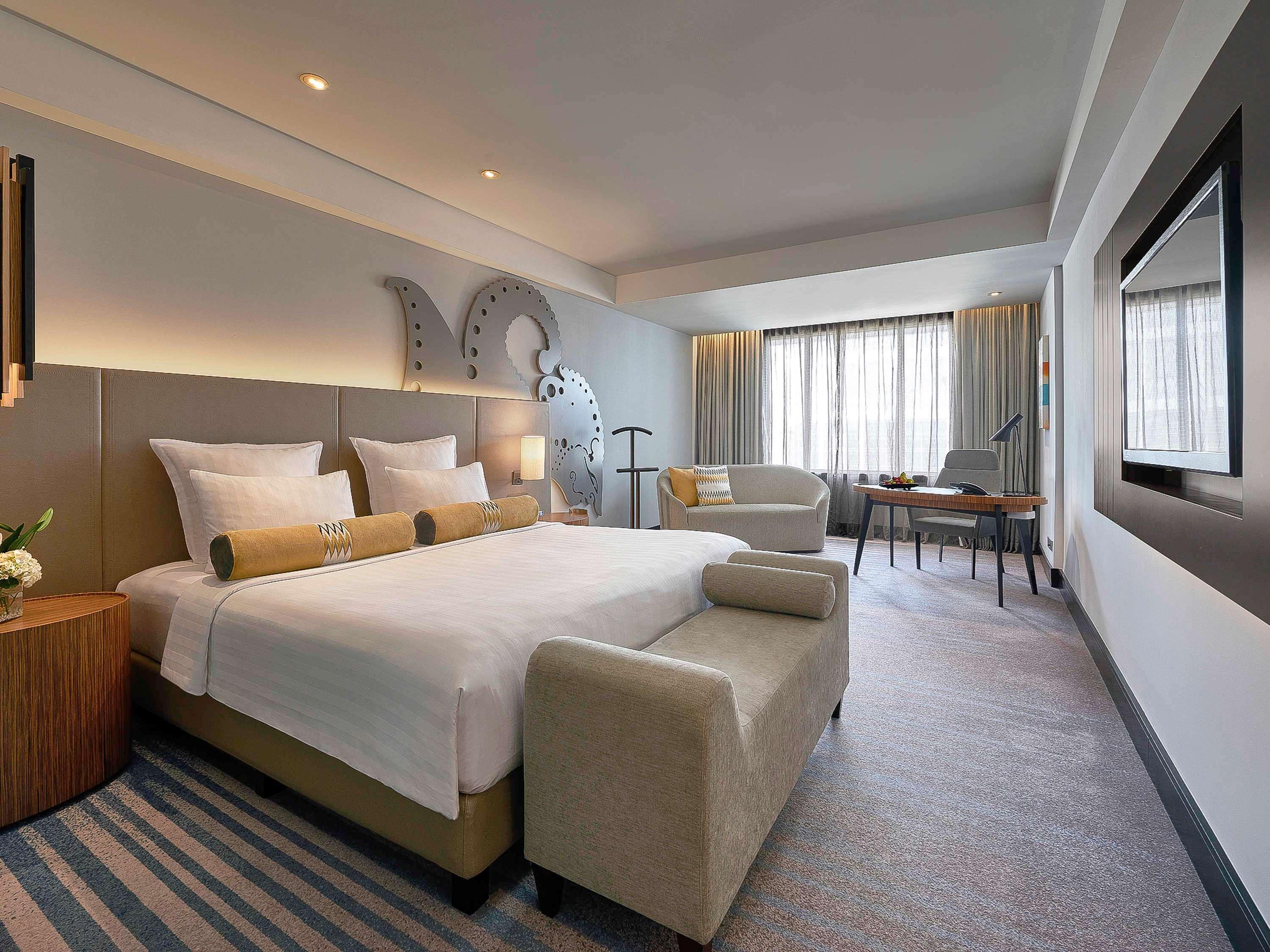 GRAND, DELUXE, EXECUTIVE, KING BED, LOUNGE ACCESS