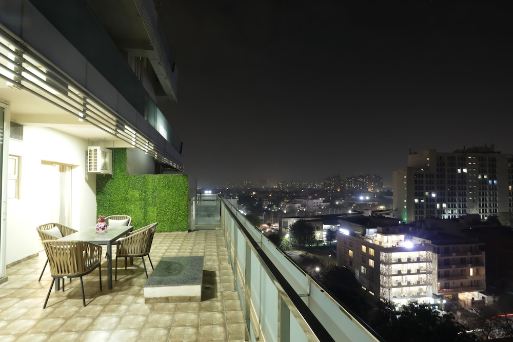 Regenta Suites Element One 7/50