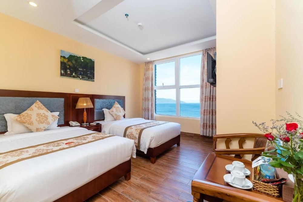 DELUXE, TWIN BEDS, SEA VIEW
