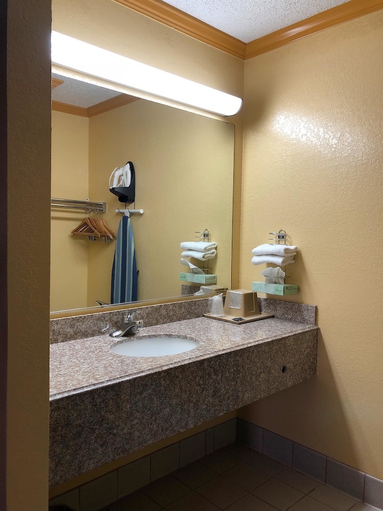 Americas Best Value Inn Buda Austin S 21/37