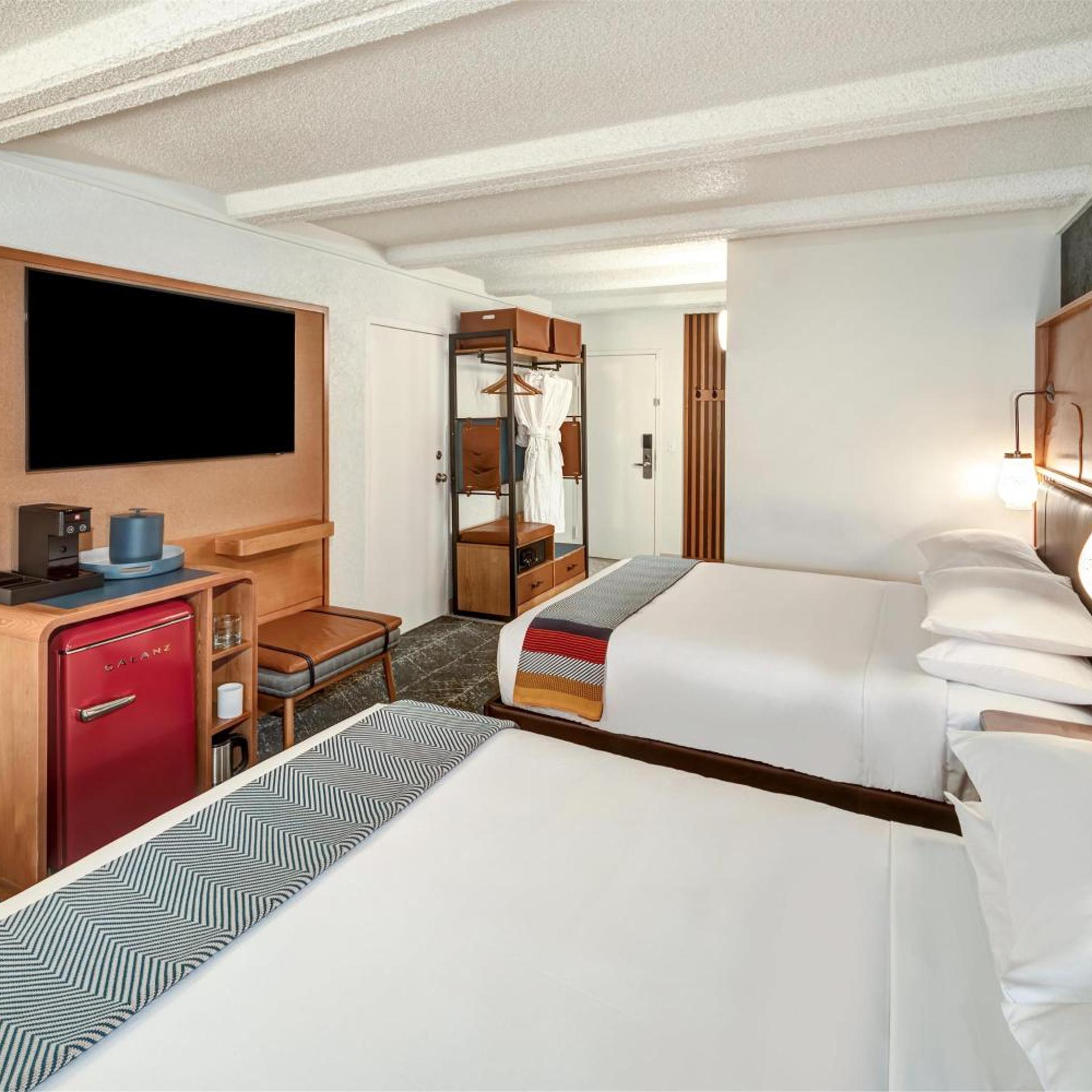 Room, King Bed, 2 Queen Beds, The Wildbirch Hotel in JdV by Hyatt 3/4