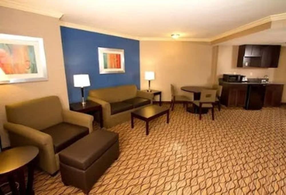 Holiday Inn Express Port Hueneme 25/38