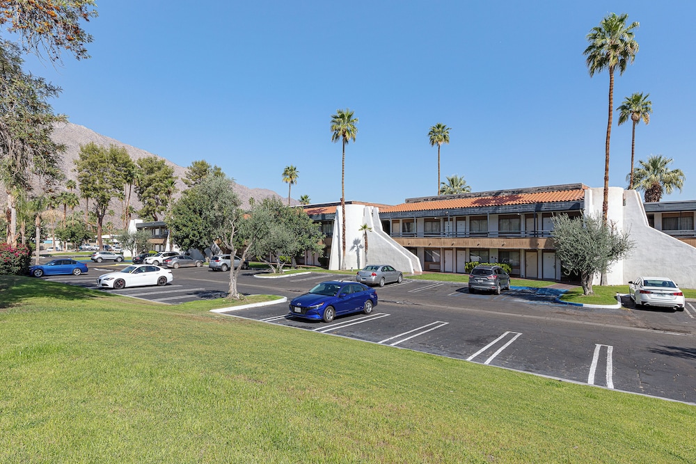 Travelodge By Wyndham Palm Springs 27/41