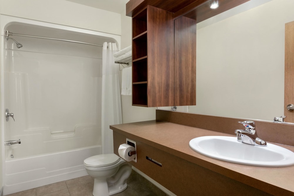 Days Inn By Wyndham Levis 30/31