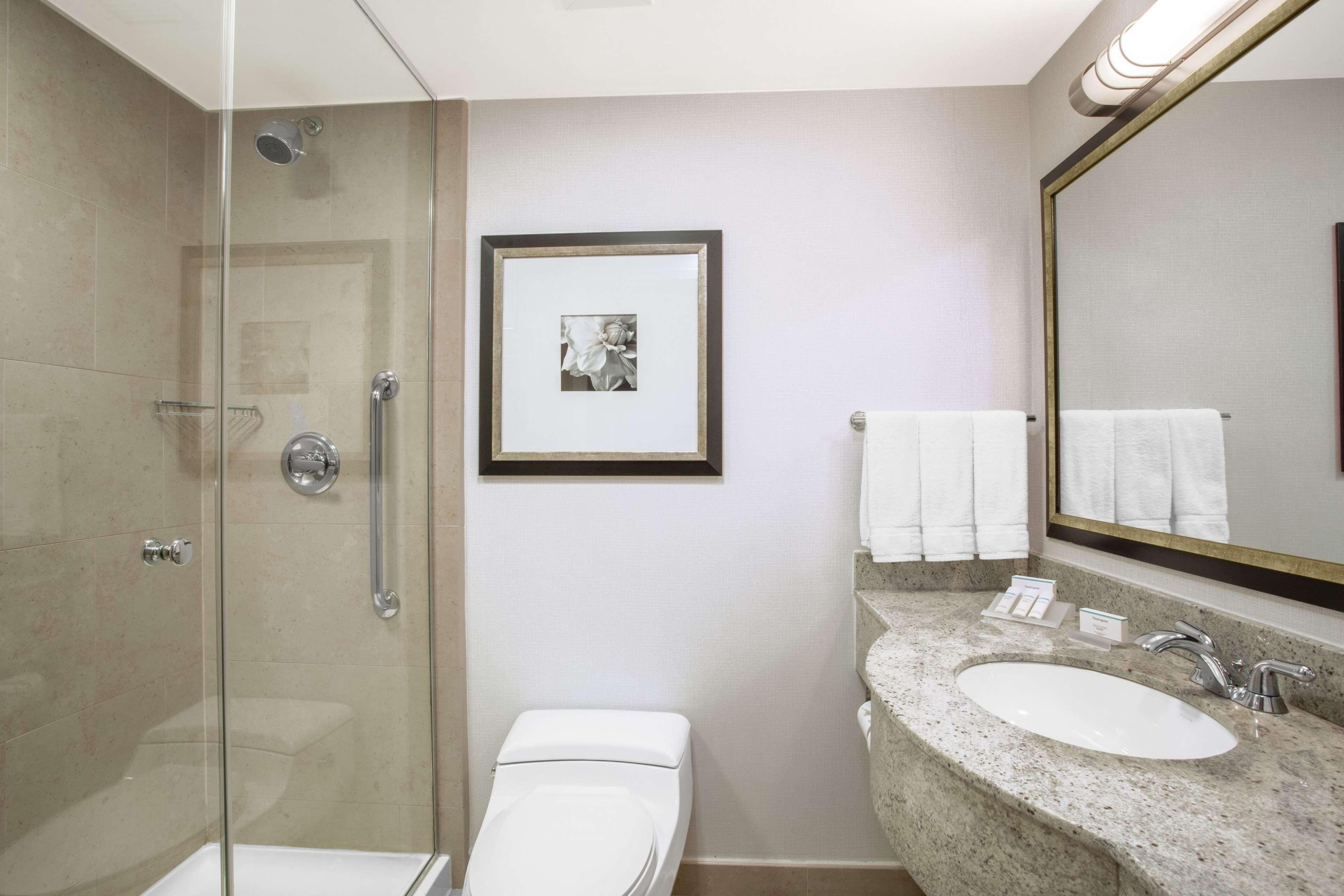 CITY, 2 DOUBLE BEDS, PARADE VIEW
