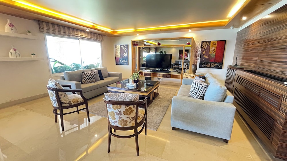 Lahoya Suites 23/50