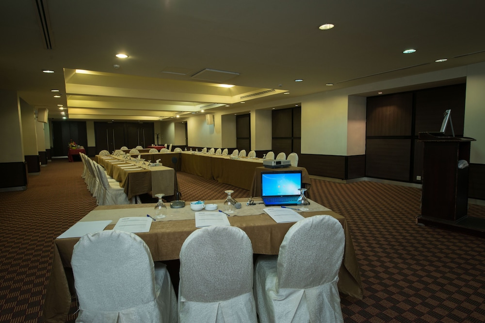 Century Park Hotel 23/38