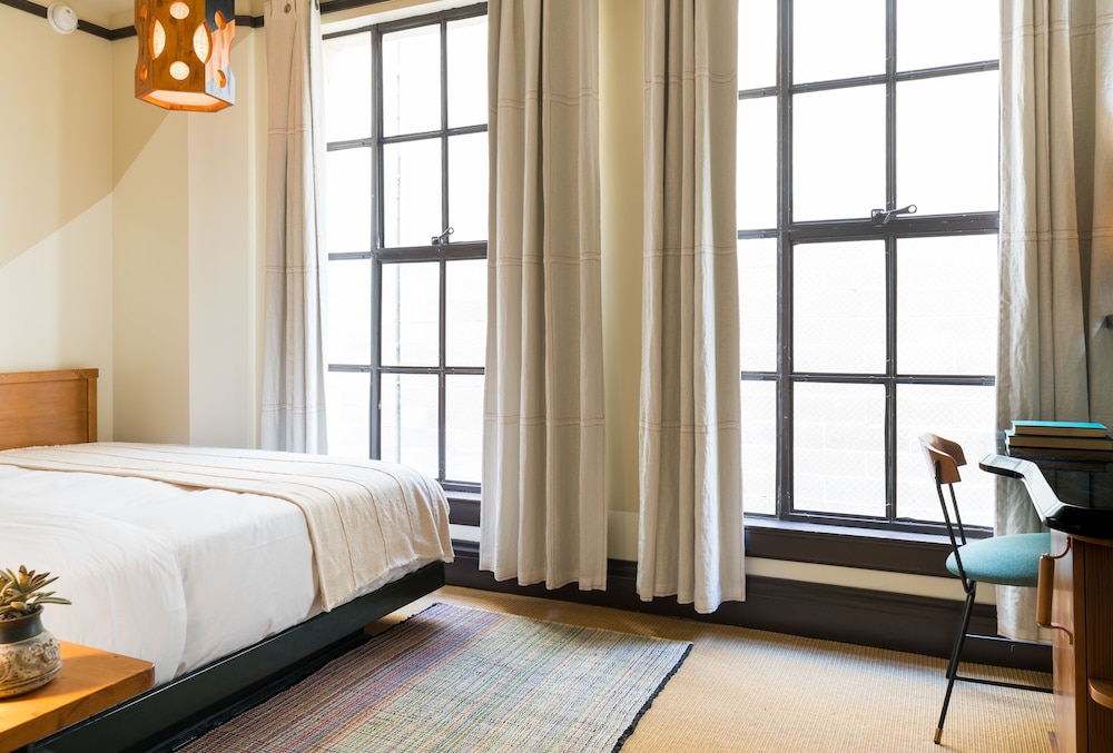 Room, king bed