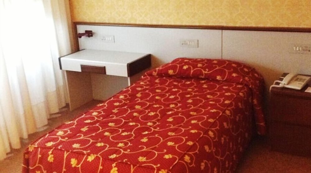 Maxim Hotel 24/70